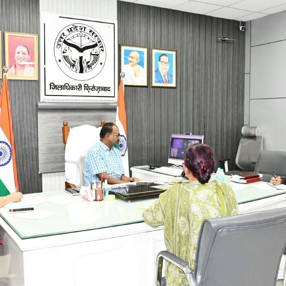 जिलाधिकारी ने लाइव स्ट्रीमिंग से गौशालाओं का जायजा लिया:बारिश में जलभराव या अव्यवस्था न हो, अधिकारियों को सख्त निर्देश