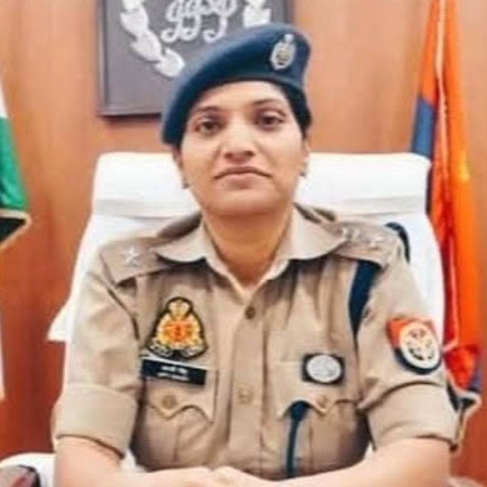 फर्रुखाबाद एसपी ने 11 पुलिसकर्मियों की तैनाती बदली:एक निरीक्षक लाइन हाजिर, 10 को मिली नई जिम्मेदारी