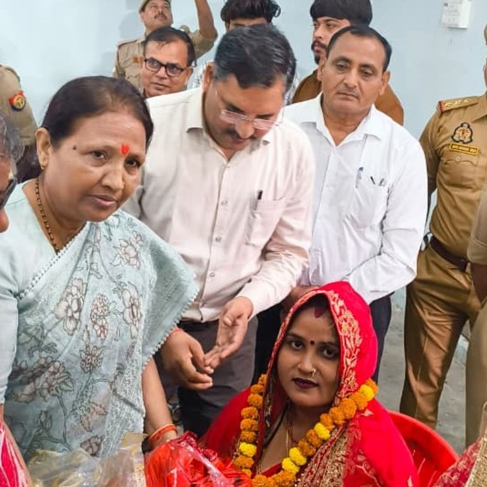 औरैया में आंगन मिलन सेवा कार्यक्रम का आयोजन:राज्यसभा सदस्य ने गर्भवती महिलाओं की गोद भराई और बच्चों का अन्नप्राशन कराया