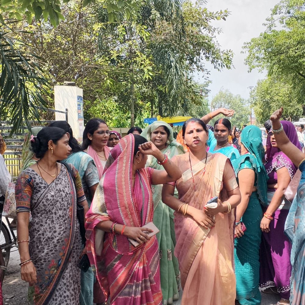 समूह सखियों ने मानदेय बढ़ाने की मांग की:मुख्यमंत्री को भेजा पत्र, 20 हजार रुपये प्रतिमाह और 5जी स्मार्टफोन भी मांगे