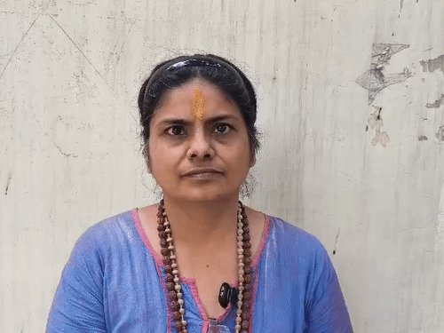 गाजियाबाद में अपने ही मकान के लिए भटक रही महिला:पीड़िता बोली- दबंगों ने पुलिस के साथ मिलकर घर से निकालकर कब्जा किया