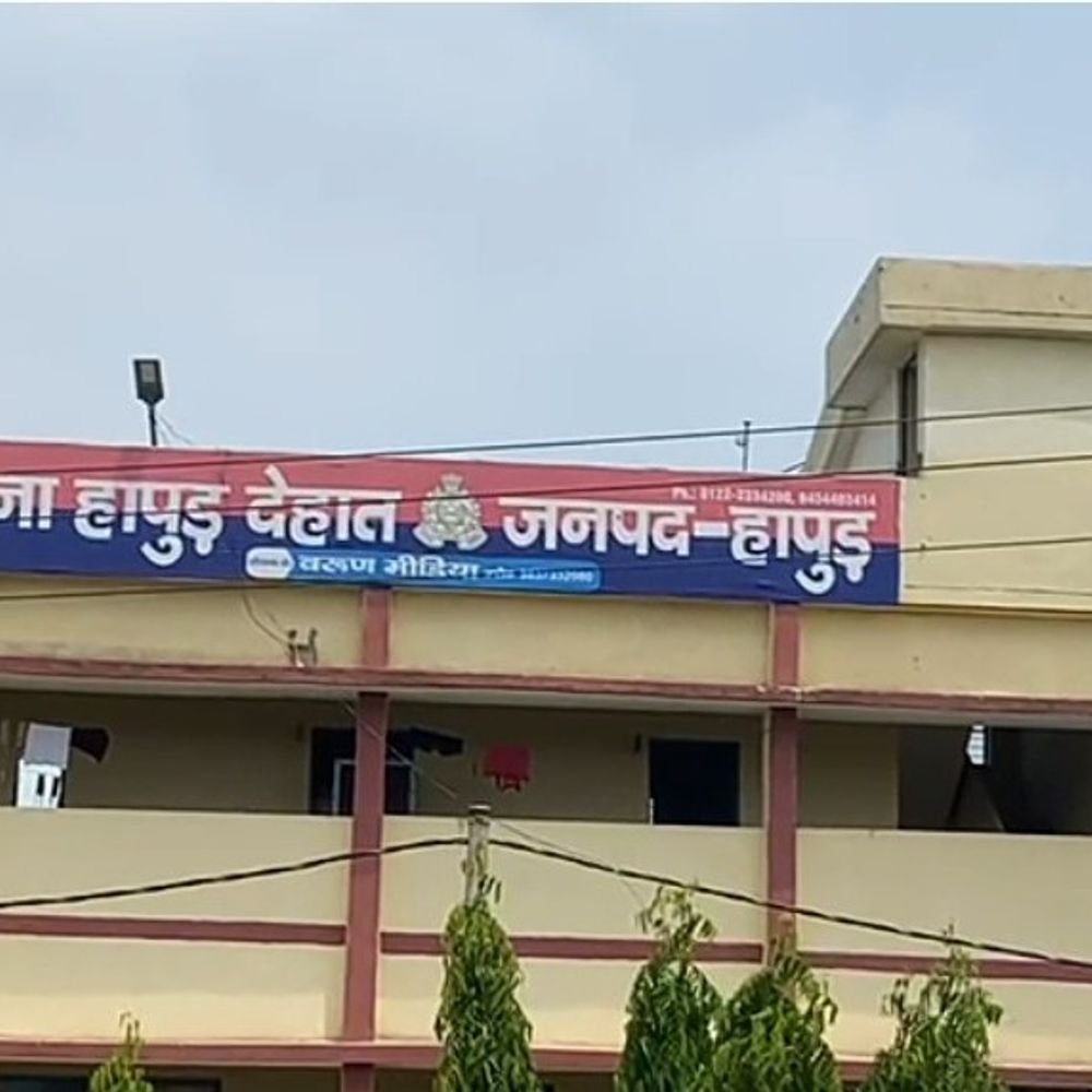 मोबाइल चोरी के आरोप में युवक को बंधक बनाकर पीटा:रस्सी से बांधकर लाठी-डंडों से पीटा, पुलिस ने केस दर्ज किया
