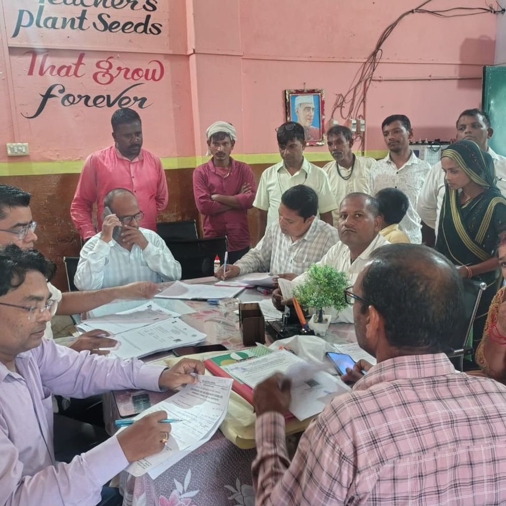 चंदौली में दिव्यांग बच्चों के स्वास्थ्य की जांच:पीएम श्री विद्यालय में लगा कैंप, 50 बच्चों को मिले सरकारी योजनाओं के लिए सर्टिफिकेट