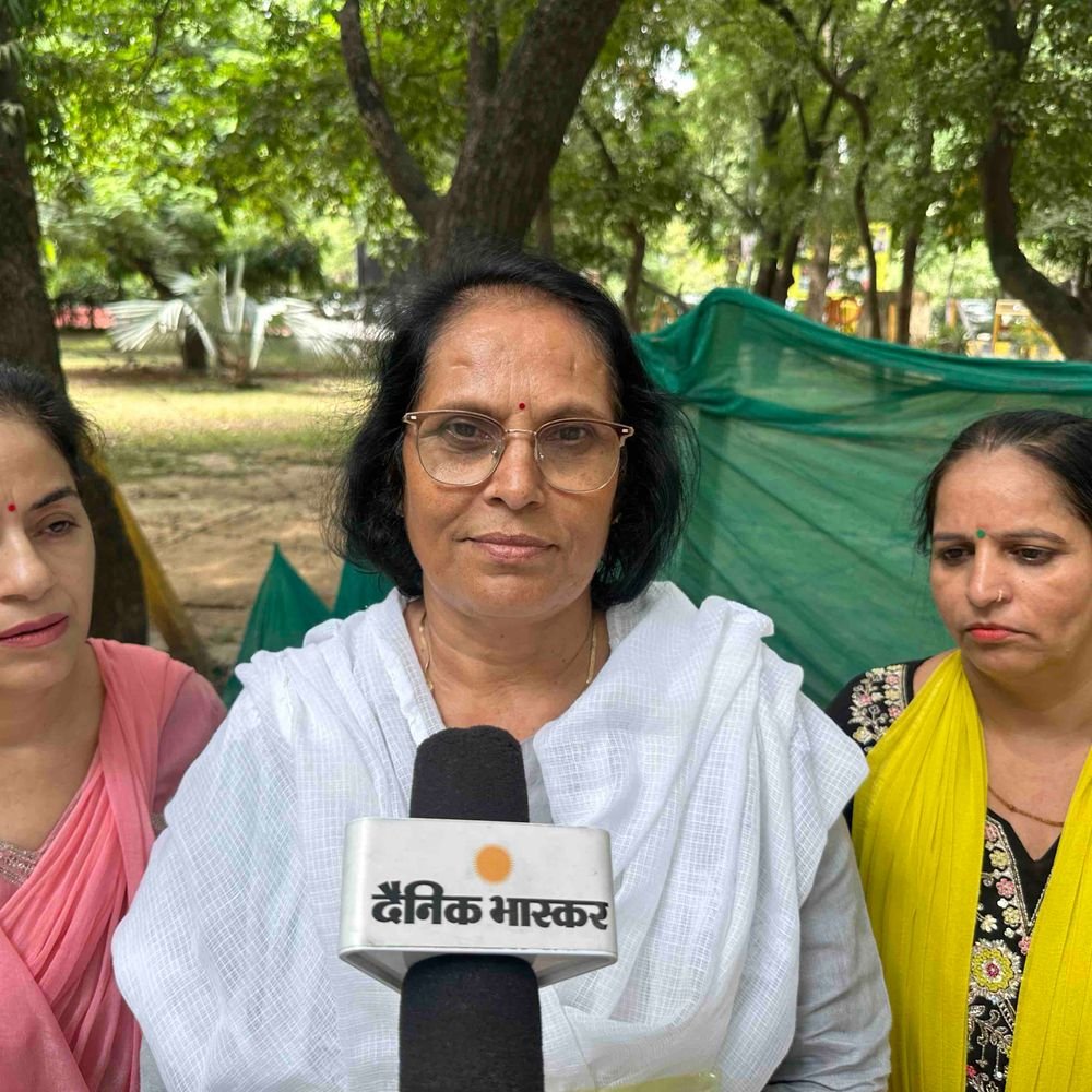 हापुड़ चुंगी-मेरठ रोड निर्माण से जाम का खतरा:वंदना चौधरी ने सड़क का सर्वे कराकर काम आगे बढ़ाने की मांग की