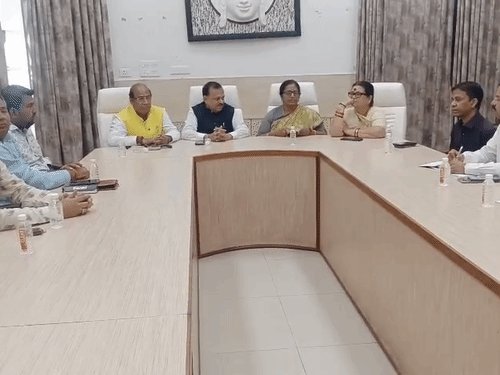 CM ग्रिड की 5 सड़कें अधूरी, अधिकारियों को लगाई फटकार:जाम-धूल से परेशान जनता, विशेष सचिव बोले- 30 नवंबर तक पूरा करें काम