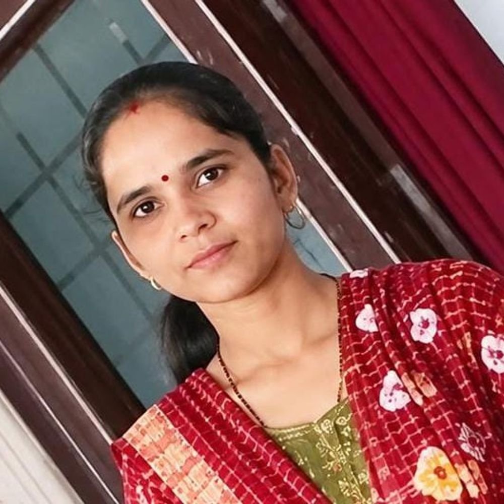 एटा में विवाहिता का शव पेड़ पर लटका मिला:दहेज हत्या का आरोप, पति समेत 7 पर FIR दर्ज; आरोपी फरार