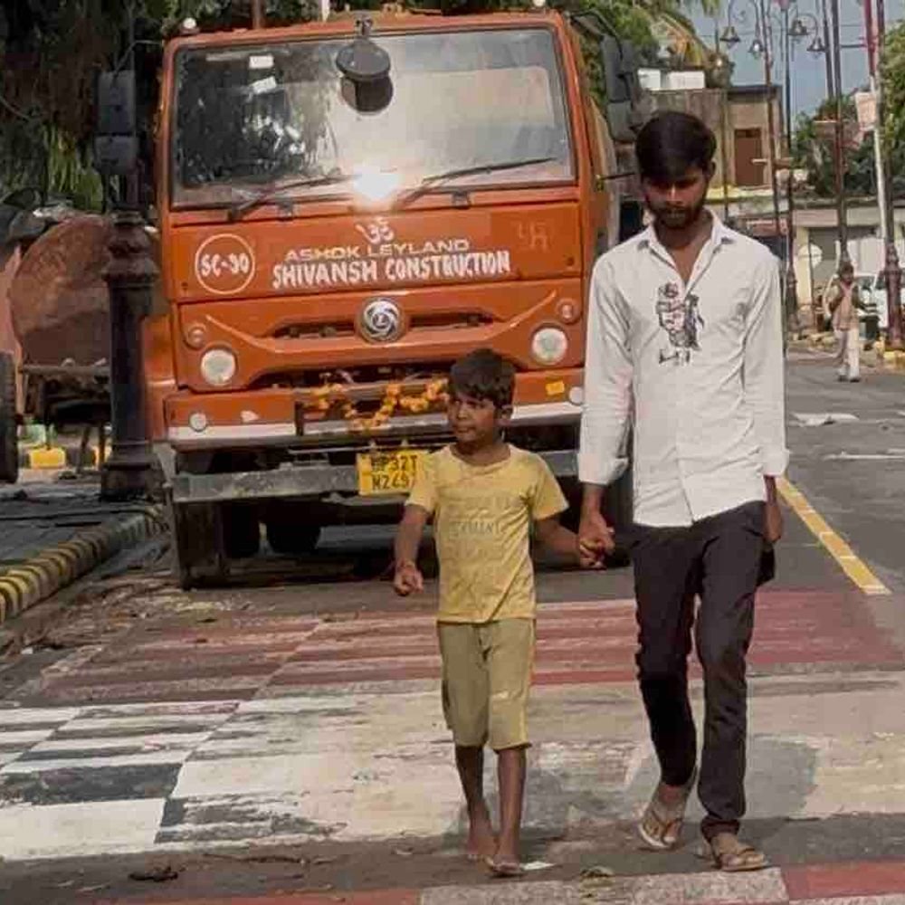 गोरखपुर में 3 दिन बाद बारिश थमी, हल्की धूप निकली:पानी उतरने से जनजीवन सामान्य, अगले कुछ दिन छाए रहेंगे बादल