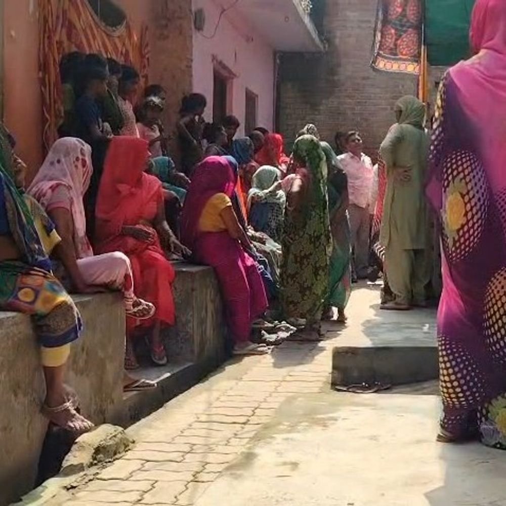 उन्नाव में किशोरी का शव फंदे से लटका मिला:मां के साथ मामा के घर पर रह रही थी, मां-पिता में होने वाला है तलाक