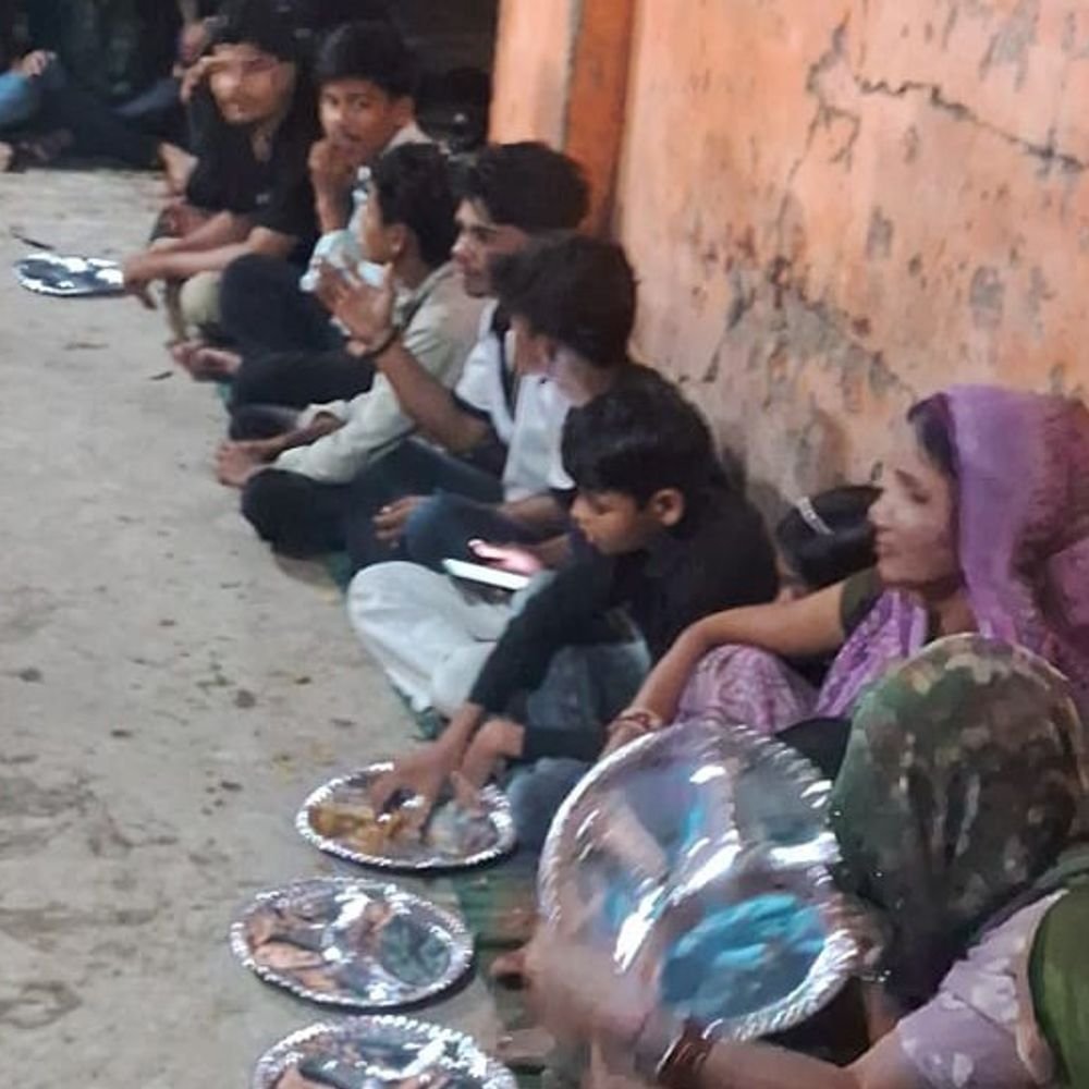 गुरसरांय में गणेश पूजन भंडारा संपन्न:गल्ला मंडी परिसर में महाआरती, श्रद्धालुओं ने पाया महाप्रसाद