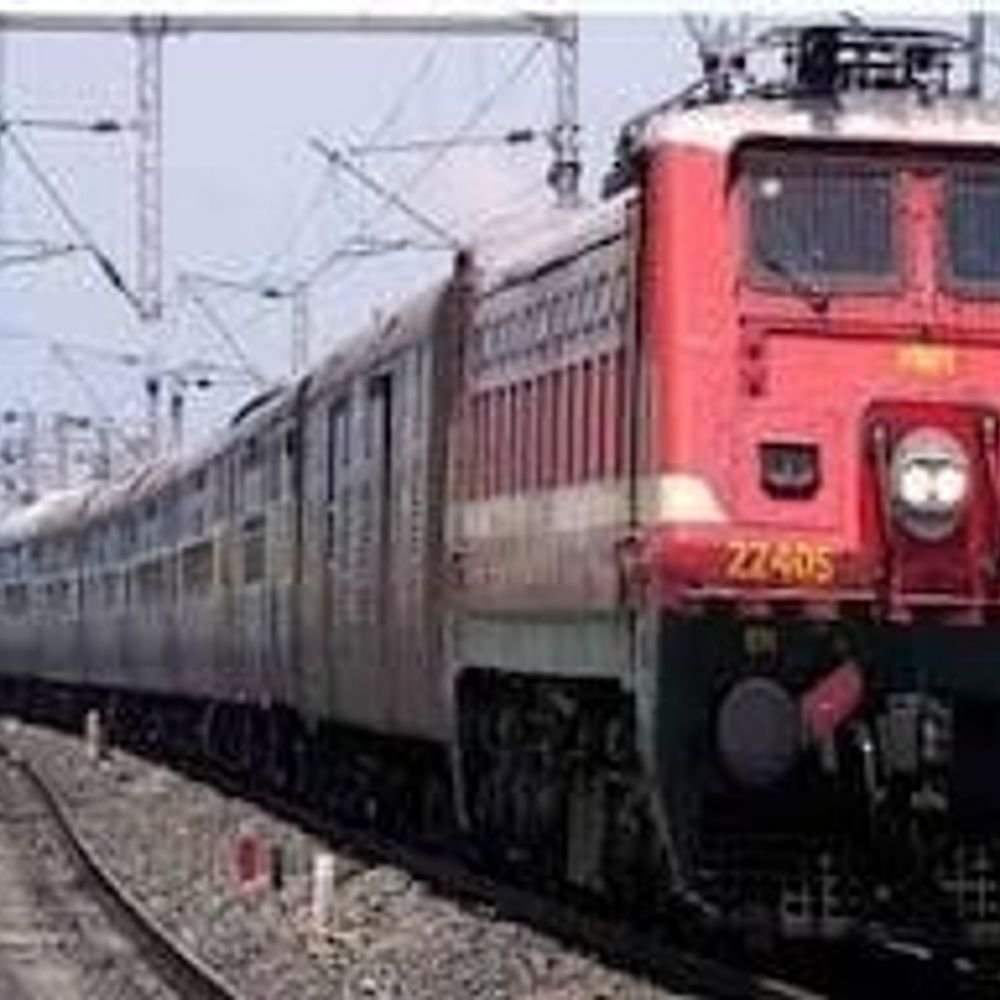 रेलवे को सताने लगा कोहरे का खौफ:14 ट्रेनों का कैंसिलेशन अभी से जारी, दिसंबर से फरवरी नहीं चलेंगी
