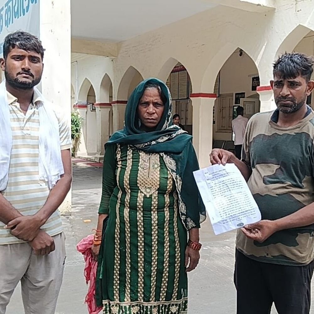 मुंशी दामाद पर 10 बीघा जमीन हड़पने का आरोप:शामली की महिला ने SSP से की कार्रवाई की मांग, धोखे से अंगूठा लगवाया
