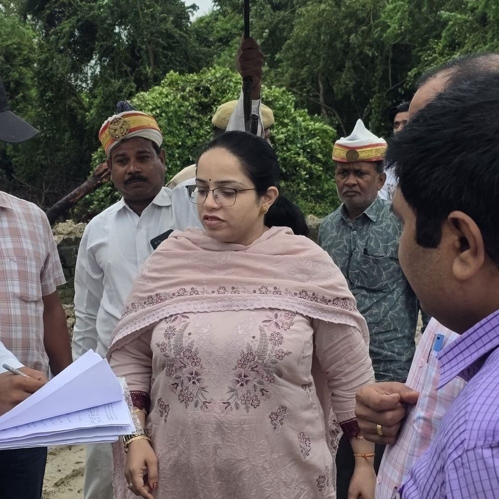 मगहर कताई मिल में टेक्सटाइल पार्क बनाने की तैयारी तेज:DM अनुज मलिक ने किया निरीक्षण, 18 एकड़ अतिरिक्त जमीन की तलाश