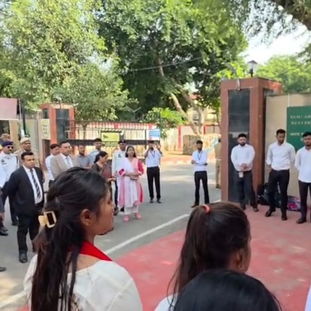मथुरा में पॉक्सो अधिनियम पर नुक्कड़ नाटक से किया जागरूक:बाल अधिकारों और यौन अपराधों से बचाव के लिए जिला जज के नेतृत्व में कार्यक्रम