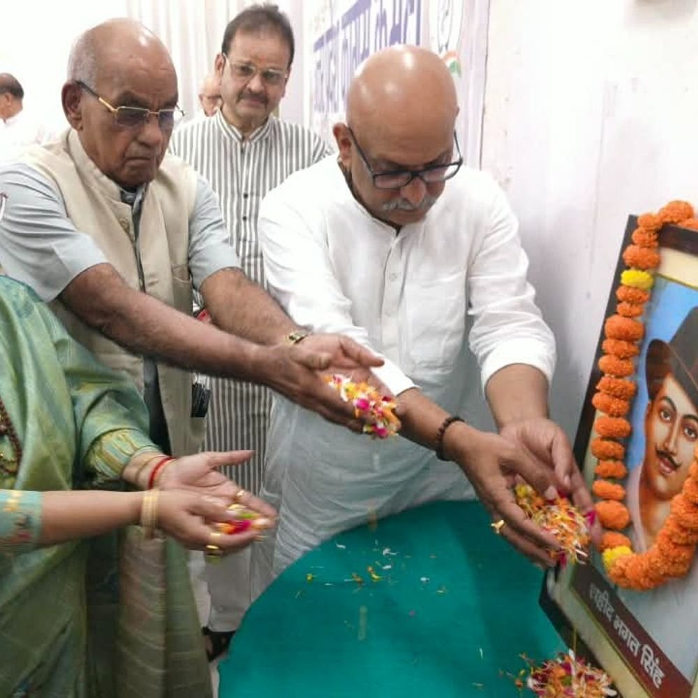 भगत सिंह की जयंती पर कांग्रेस मुख्यालय में श्रद्धांजलि:अजय राय बोले- उनका बलिदान और विचार युवा पीढ़ी के लिए हमेशा प्रेरणापुंज रहेंगे