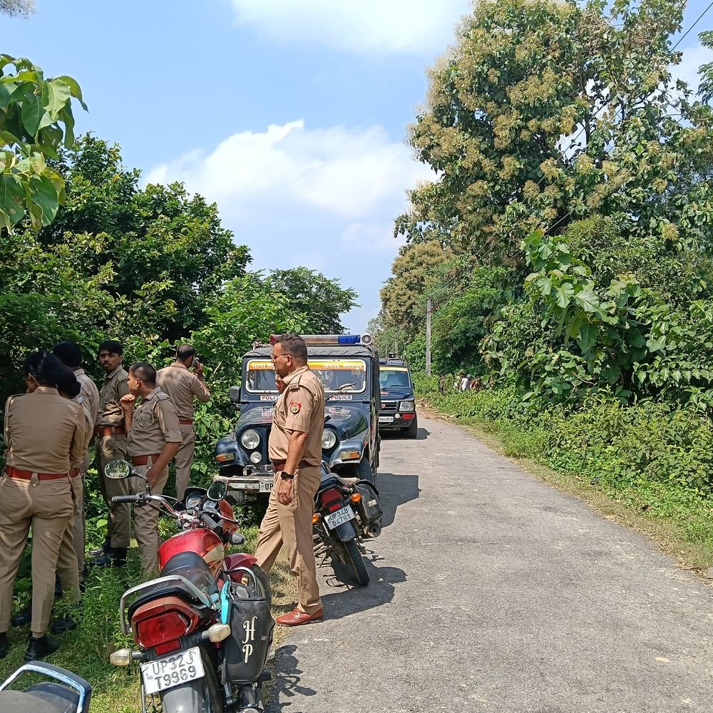 शारदा नहर किनारे जंगल में अज्ञात महिला का मिला शव:सीतापुर के सदरपुर में पुलिस जांच में जुटी, पहचान नहीं हो पाई; इलाके में दहशत