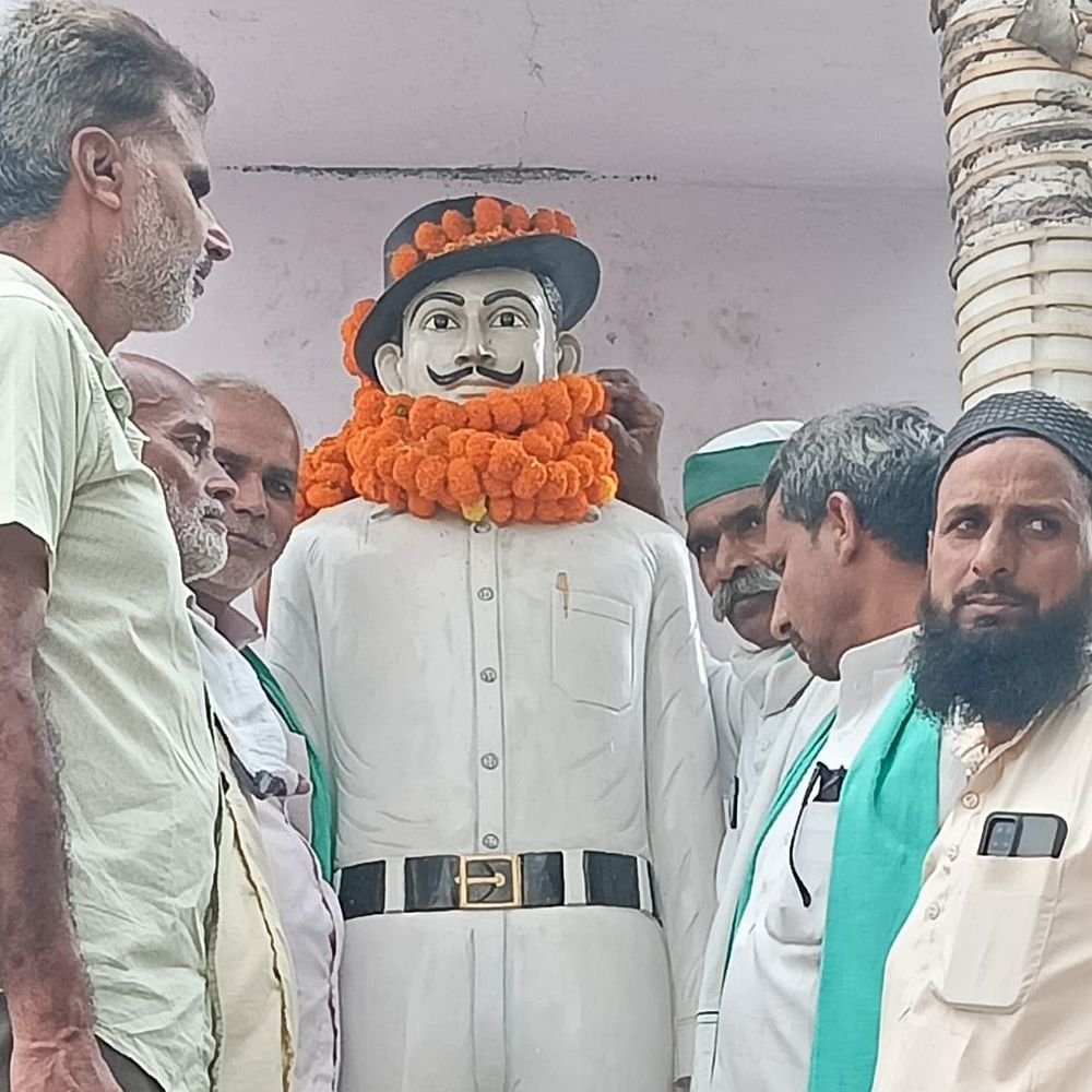 भगत सिंह के सपनों का भारत बनाने का संकल्प:भाकियू असली ने जयंती पर दी श्रद्धांजलि, प्रतिमा पर माल्यार्पण किया