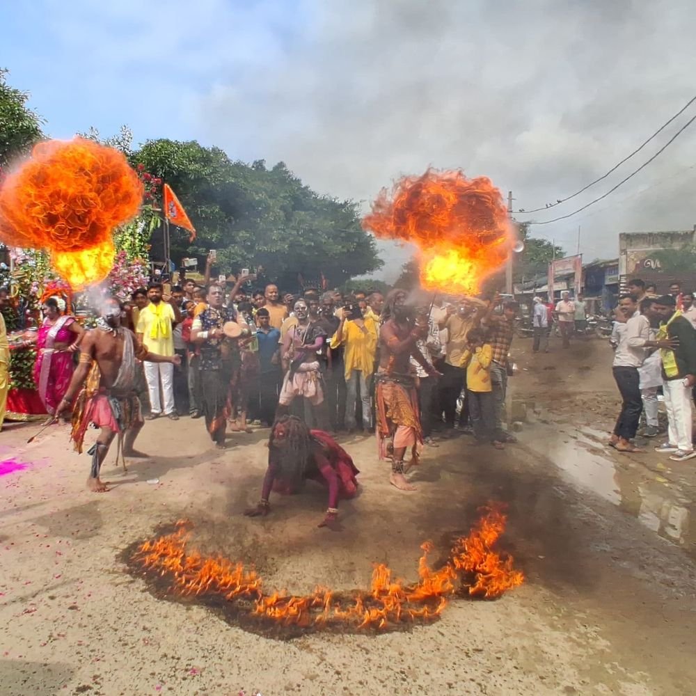 करनपुर में शिव महापुराण कथा:निकली भव्य कलश यात्रा; 'हर-हर महादेव' के जयकारों से वातावरण भक्तिमय