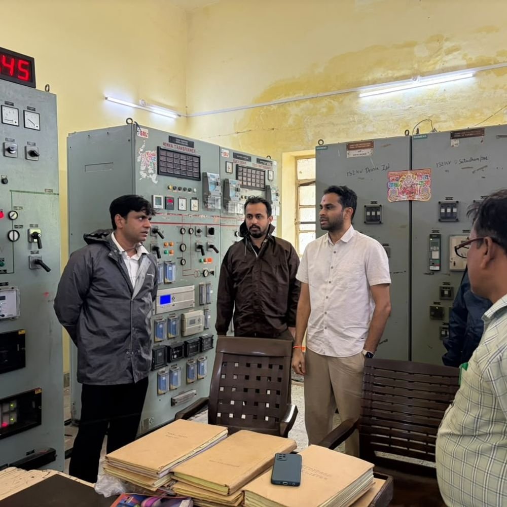 देवरिया में बारिश से बिजली सप्लाई प्रभावित:डीएम ने उपकेंद्रों का किया निरीक्षण, खराब लाइनों की मरम्मत के निर्देश दिए