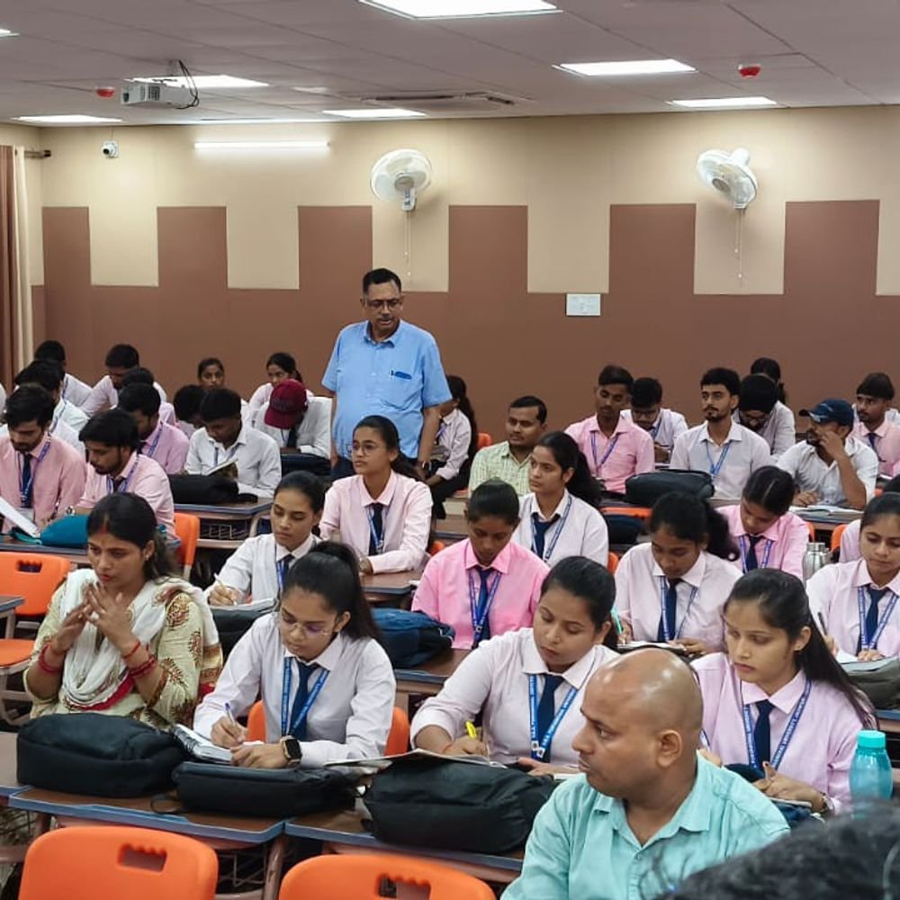 विश्वविद्यालय में छात्रों ने सॉफ्टवेयर इंजीनियरिंग पर दी प्रस्तुति:कुलपति प्रो. आरके. सिंह ने नई तकनीक सीखने पर जोर दिया