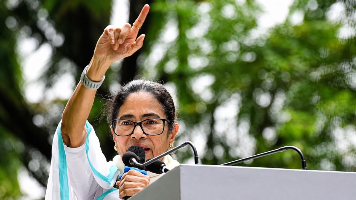 EC को ममता बनर्जी ने रात में ही दे दिया जवाब, TMC के लिए नाम भी सौंपे