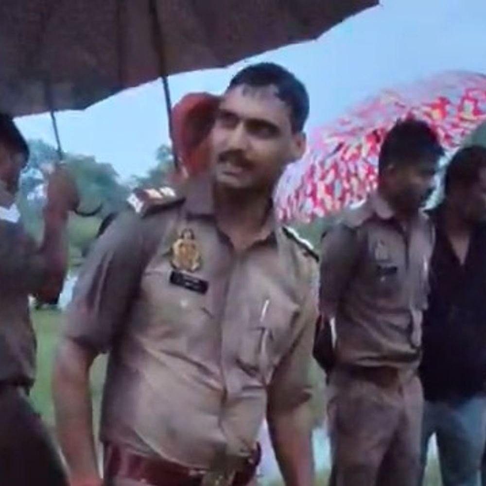 2 दिन से लापता युवक का नदी में मिला शव:सीतापुर में पुल पर खड़ी थी बाइक, पत्नी से विवाद के बाद घर से गायब था