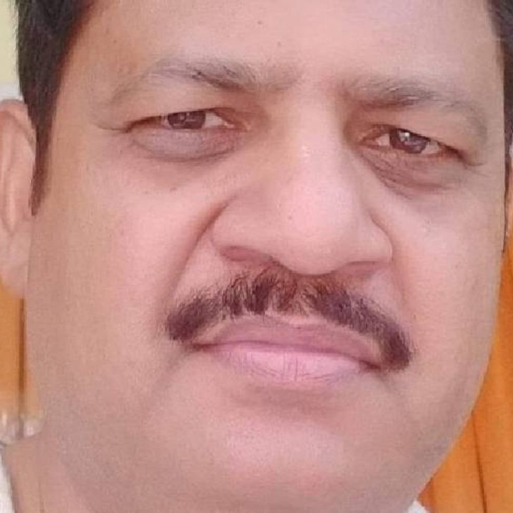 4 हजार करोड़ के लीजबैक घोटाले में तत्कालीन सचिव बर्खास्त:हरीश चंद्र पर नोएडा में अर्जित जमीन को नियम विरुद्ध लीजबैक कराने का आरोप