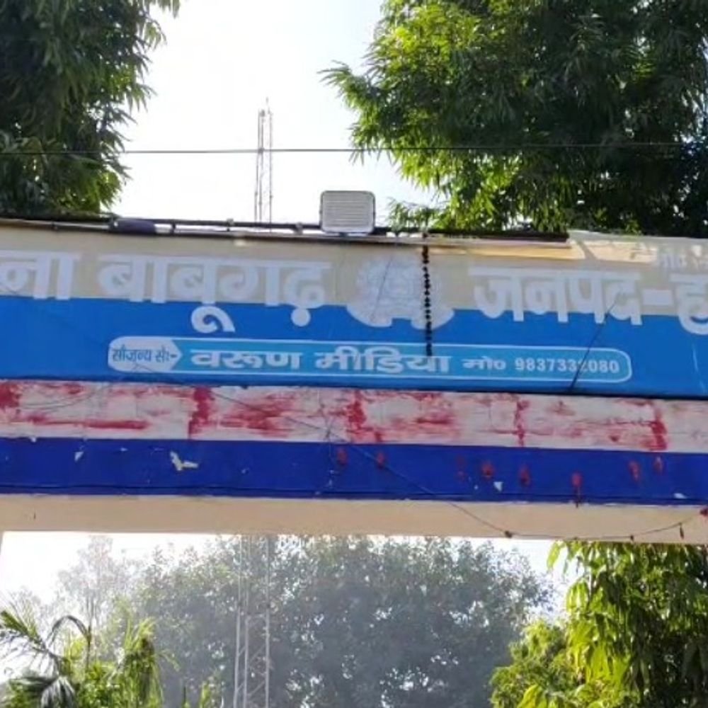 अश्लील फोटो वायरल करने की धमकी देकर किशोरी से दुष्कर्म:डेढ़ साल तक किया शोषण, दो आरोपियों पर केस दर्ज, तलाश जारी