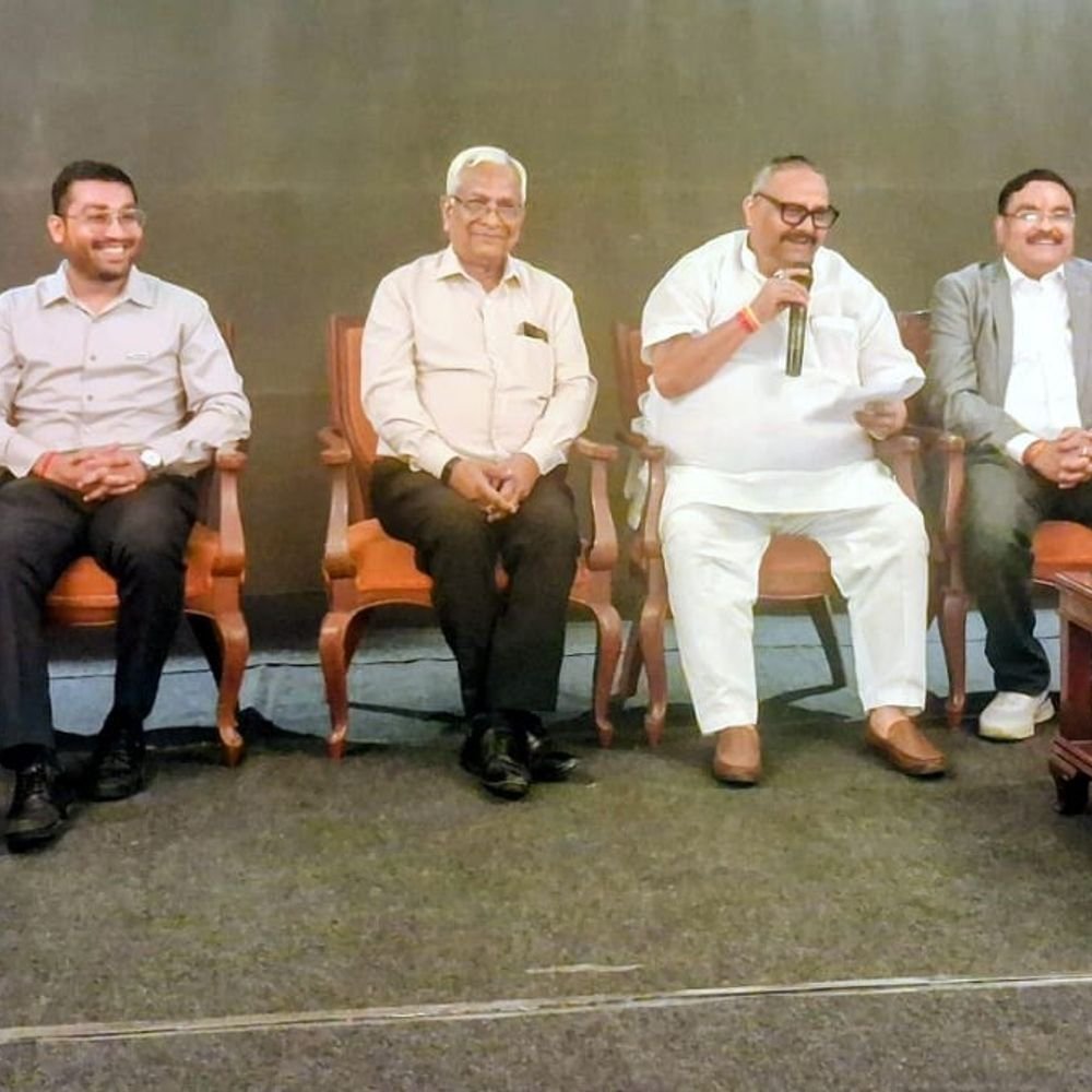 आगरा में सौर ऊर्जा पर संगोष्ठी:वेंडर्स को दी हाइब्रिड इनवर्टर की ट्रेनिंग
