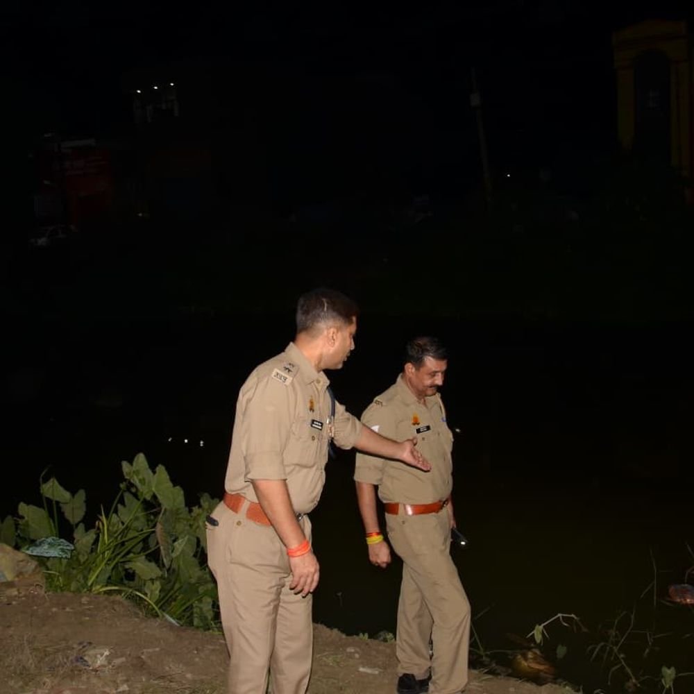 बागपत एडिशनल एसपी ने निवाड़ा बॉर्डर चौकी का निरीक्षण किया:पुलिसकर्मियों को दिए जरूरी निर्देश, लापरवाही पर कार्रवाई की चेतावनी