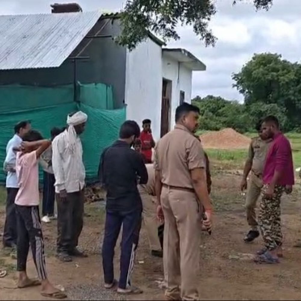 औरैया के अजीतमल में खेत में मिला बुजुर्ग का शव:शनिवार से थे लापता, पुलिस ने कब्जे में लेकर पोस्टमार्टम को भेजा