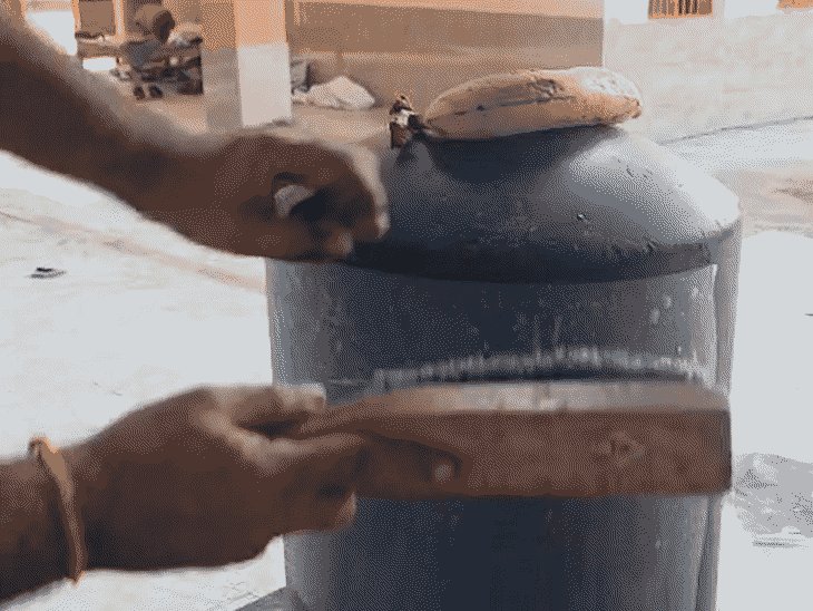 गोरखपुर में नीलकंठ महादेव मंदिर के शिवलिंग की ASI जांच:पत्थर का टूकड़ा और अरबी-फारसी में लिखे लेख का कार्बन डेटिंग लेकर टीम रवाना