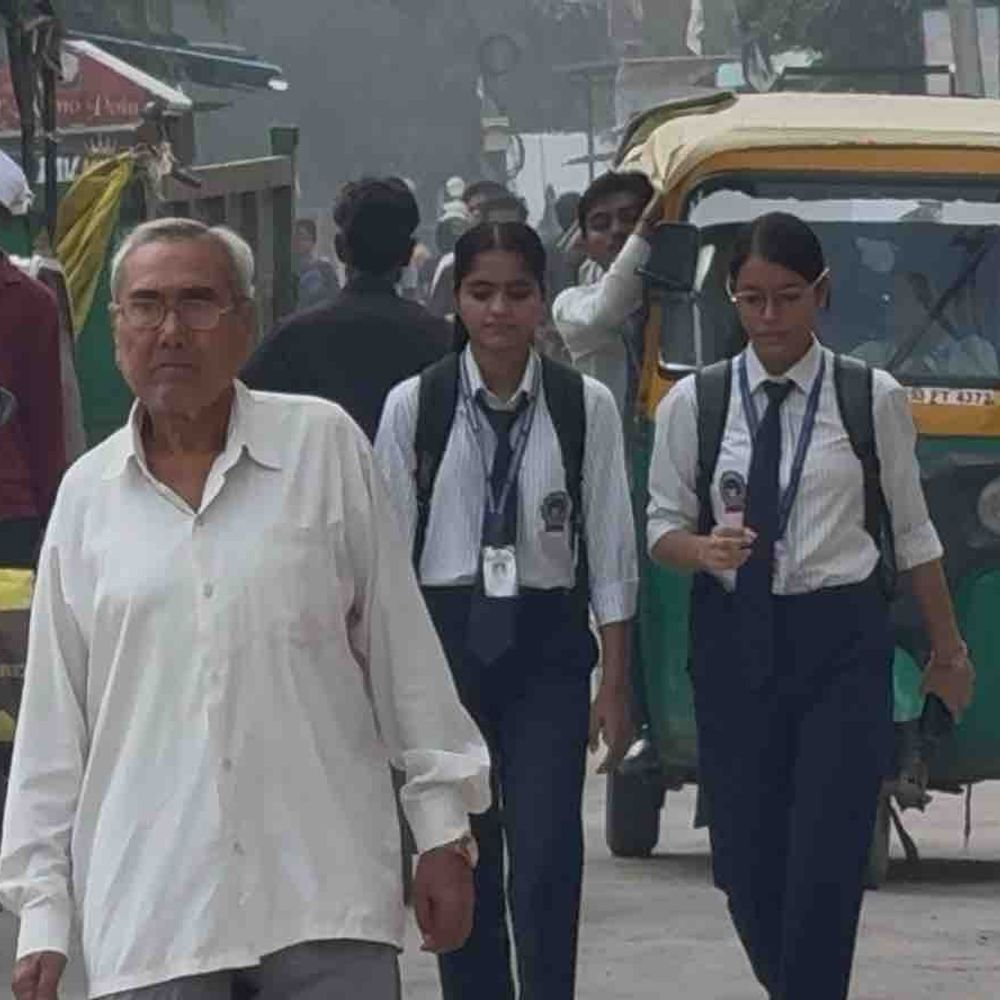 गोरखपुर में सुबह से तेज धूप-उमस से लोग परेशान:32 डिग्री तक पहुंचेगा तापमान, शनिवार से मौसम बदलने की संभावना
