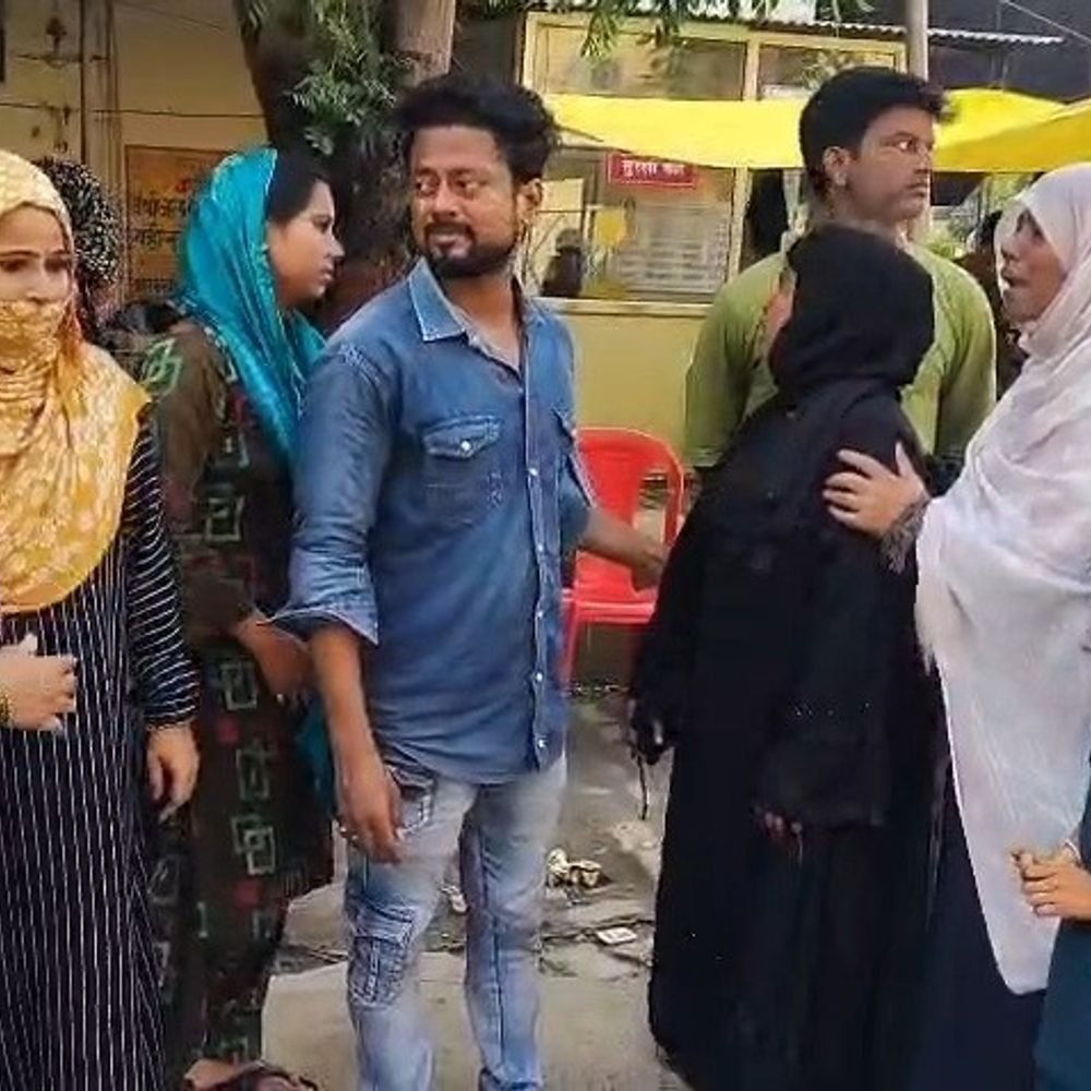 सड़क पर गिरे बाइक सवार को ट्रक ने कुचला:सिर के ऊपर से निकला पहिया, परिवार के इकलौते कमाने वाले की मौत