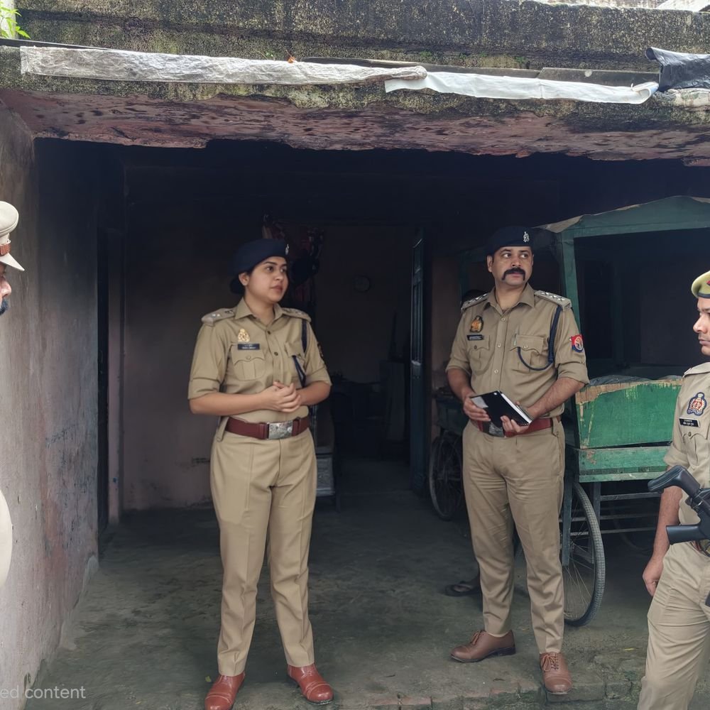 सरकारी-जमीन पर बने कमरे ढहाने के बाद बढ़ा था तनाव:अम्बेडकरनगर SP ने संभाली स्थिति, कोतवाल समेत 4 पुलिसकर्मी निलंबित