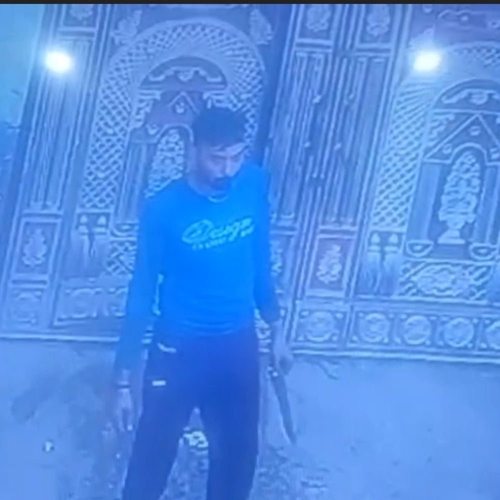 कूड़ा डालने के विवाद में चले चाकू-पत्थर एक युवक घायल:जालौन में सीसीटीवी में चाकू लिए दिखा आरोपी; पुलिस जांच में जुटी