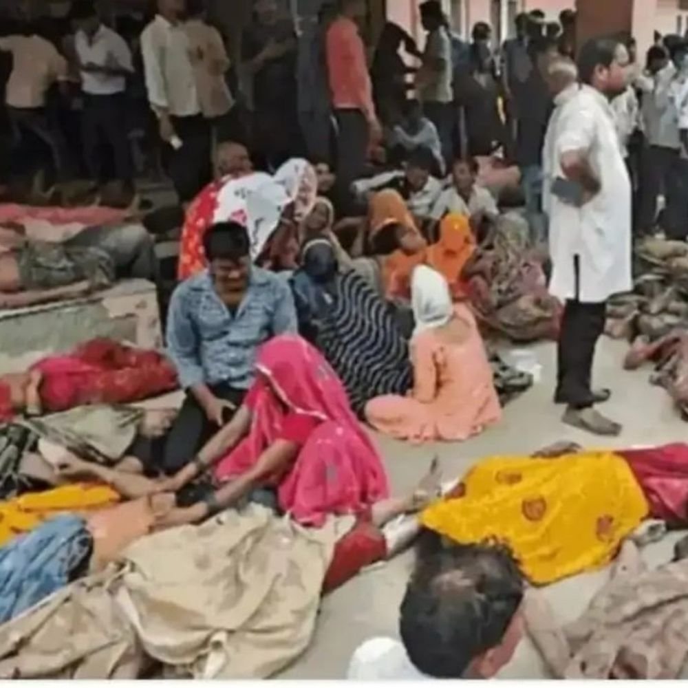 सत्संग भगदड़ मामले में महिला कांस्टेबल की गवाही:बोलीं- चरण रज लेने के दौरान हुआ था हादसा, कोर्ट में अगली सुनवाई 1 अक्टूबर को