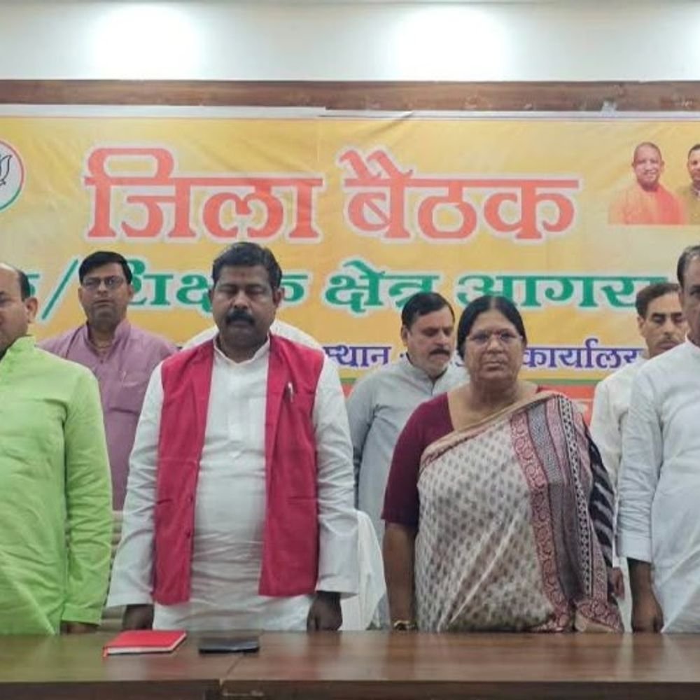 आगरा खंड स्नातक-शिक्षक सीट की तैयारियों पर की बैठक:प्रदेश उपाध्यक्ष देवेश कोरी का इटावा में स्वागत, प्रत्याशियों और मतदाताओं पर चर्चा