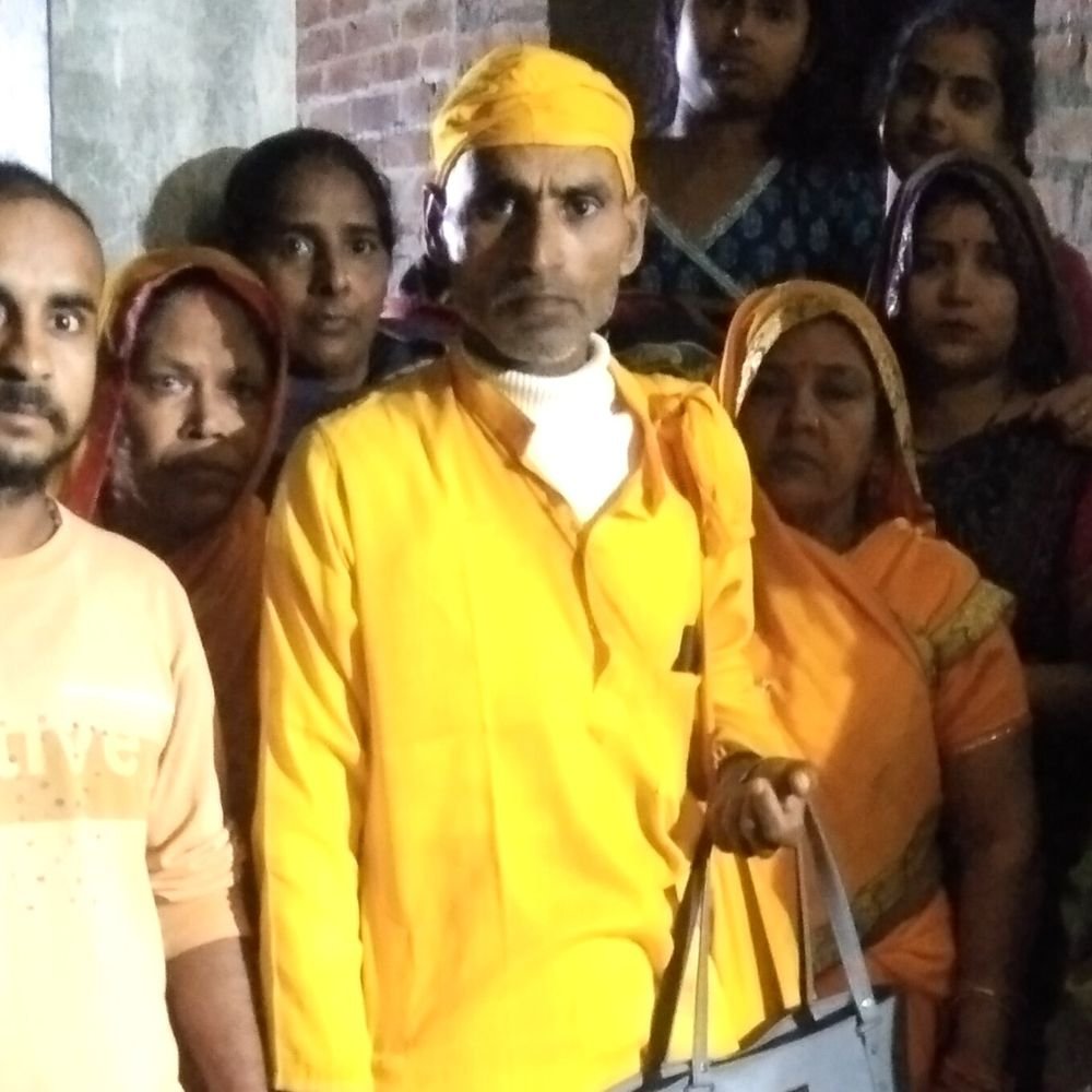 बाराबंकी से तीर्थ स्थलों की यात्रा पर श्रद्धालु रवाना:पितरों के उद्धार के लिए जगन्नाथपुरी और नैमिषारण्य तीर्थ में करेंगे पूजा