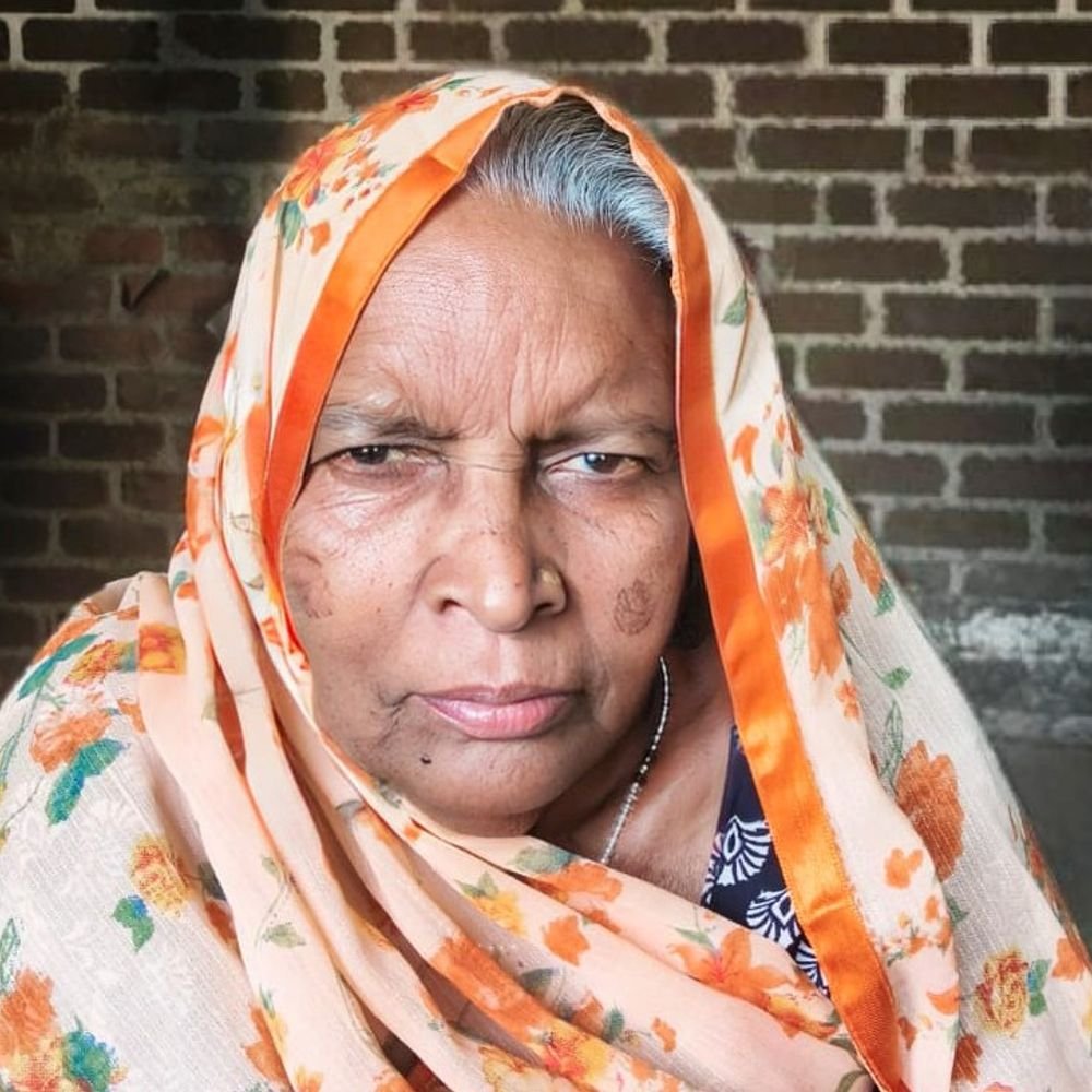 आजमगढ़ में तहसील परिसर में बिगड़ी महिला की तबीयत:अस्पताल में हुई मौत, अस्पताल पहुंची एसडीएम को 4 डॉक्टर मिले अनुपस्थित