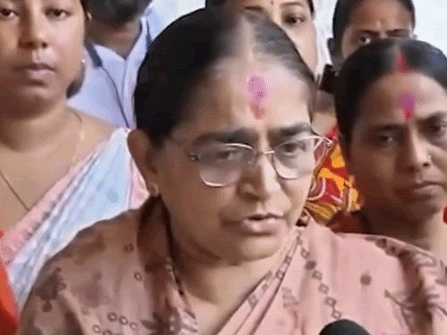 शुभेंदु अधिकारी के PA की मां नंदीग्राम से उम्मीदवार:बंगाल चुनाव नतीजे के 2 दिन बाद चंद्रनाथ रथ की हत्या हुई थी, CM ने ये सीट छोड़ी