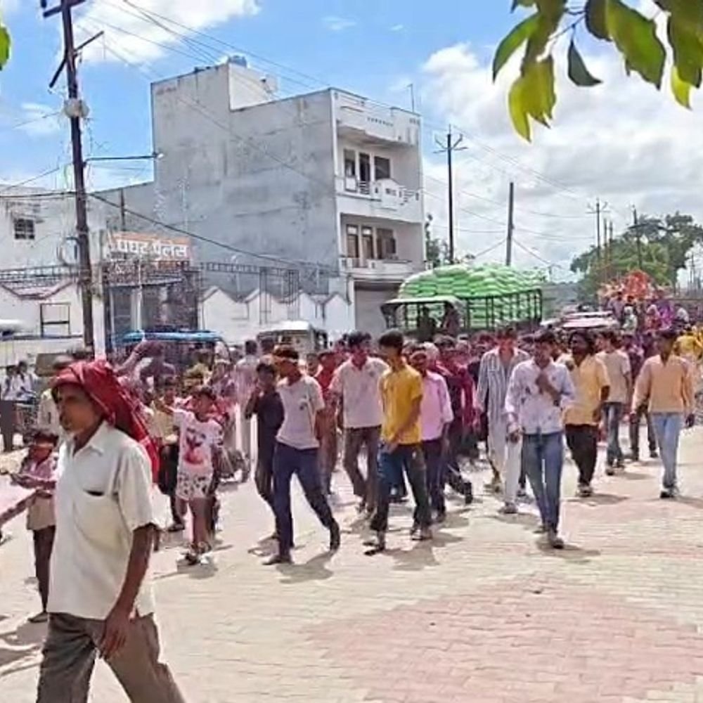 फर्रुखाबाद में 55 गणेश प्रतिमाओं का विसर्जन हुआ:धूमधाम से निकलीं शोभायात्राएं, पांचाल घाट पर भू विसर्जन किया गया