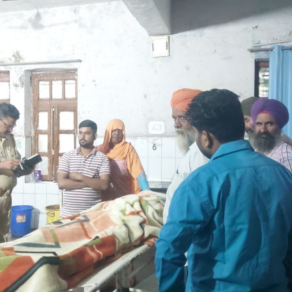पीलीभीत में पानी की मोटर में उतरा करंट:चपेट में आए बुजुर्ग की मौत, परिजनों ने पोस्टमार्टम से किया इनकार