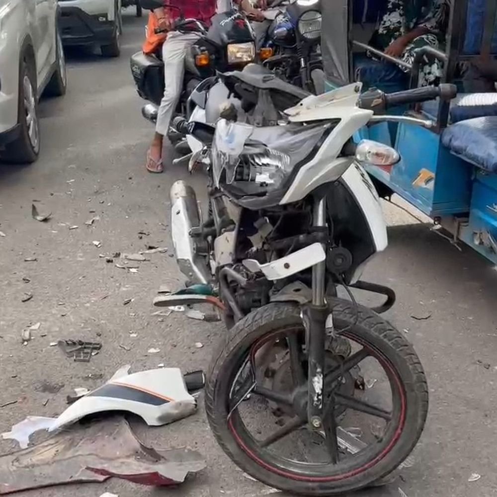 कांग्रेस नेत्री के बेटे की कार ने सिपाही को रौंदा:एसपी की सुरक्षा में तैनात था; सिर में गंभीर चोट लगने से लखनऊ रेफर