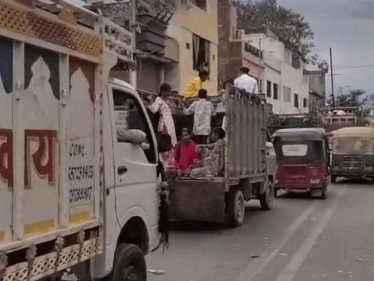 आगरा में गणेश विसर्जन पर लगा भीषण जाम:सुबह से शाम तक रेंगते रहे वाहन, ट्रैफिक पुलिस के छूटे पसीने