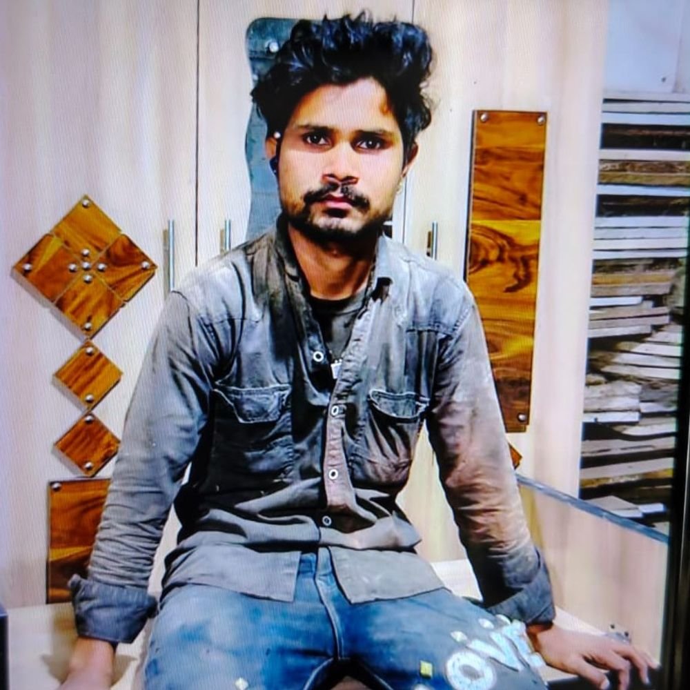 उन्नाव में जामुन के पेड़ के पास अचेत मिला युवक:अस्पताल ले जाते समय मौत, परिजनों ने हत्या का आरोप लगाया