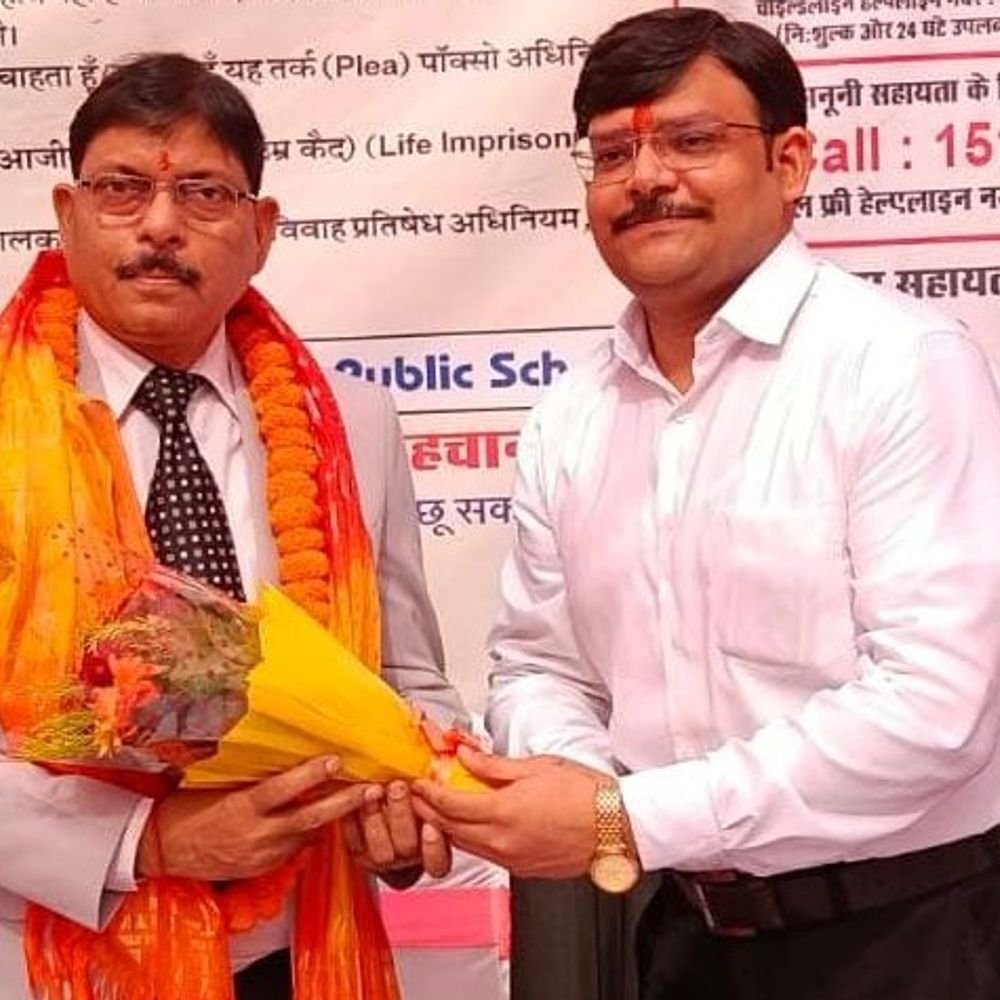 मिर्जापुर में बच्चों को गुड टच-बैड टच बताया:जिला विधिक सेवा प्राधिकरण ने बाल अधिकारों और साइबर सुरक्षा पर किया जागरूक