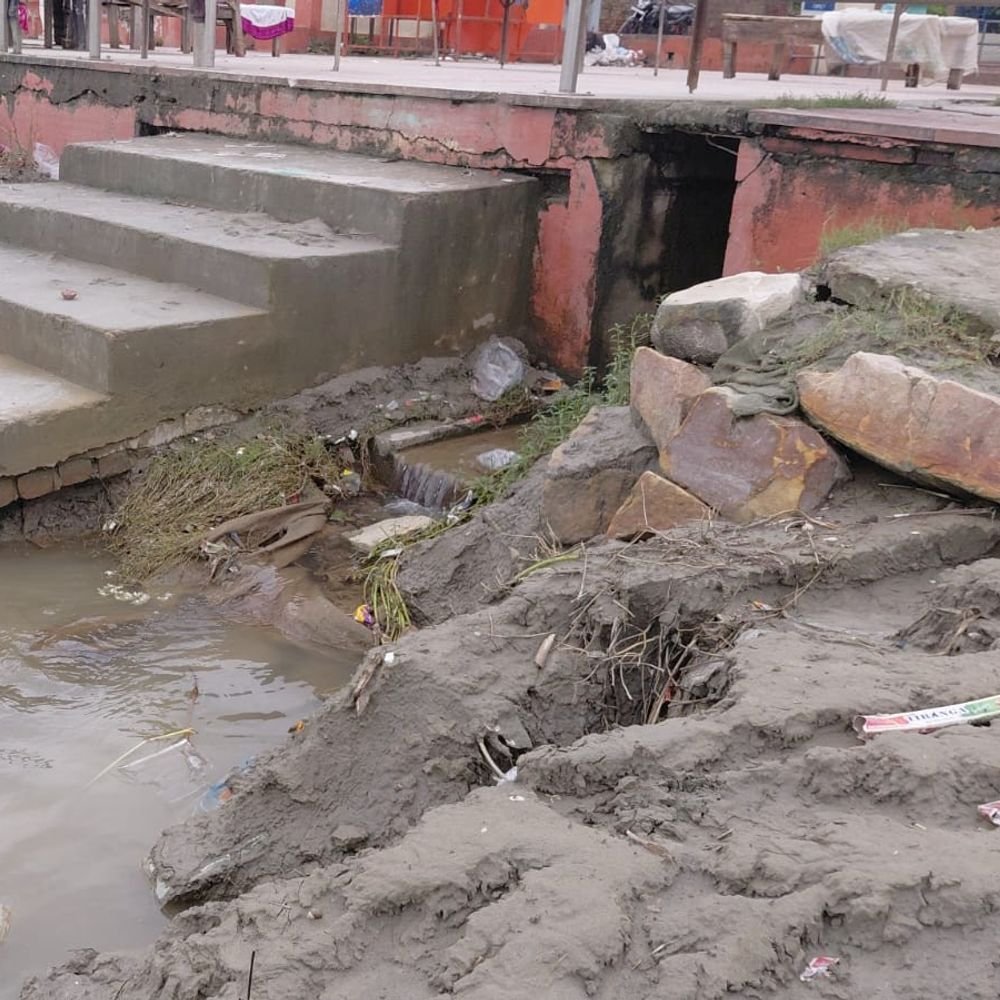 रायबरेली में गंगा में गिर रहा गंदा नाला:जिला प्रशासन ने बनाई जांच समिति, 6 नालों की होगी जांच, 15 दिन में रिपोर्ट तलब