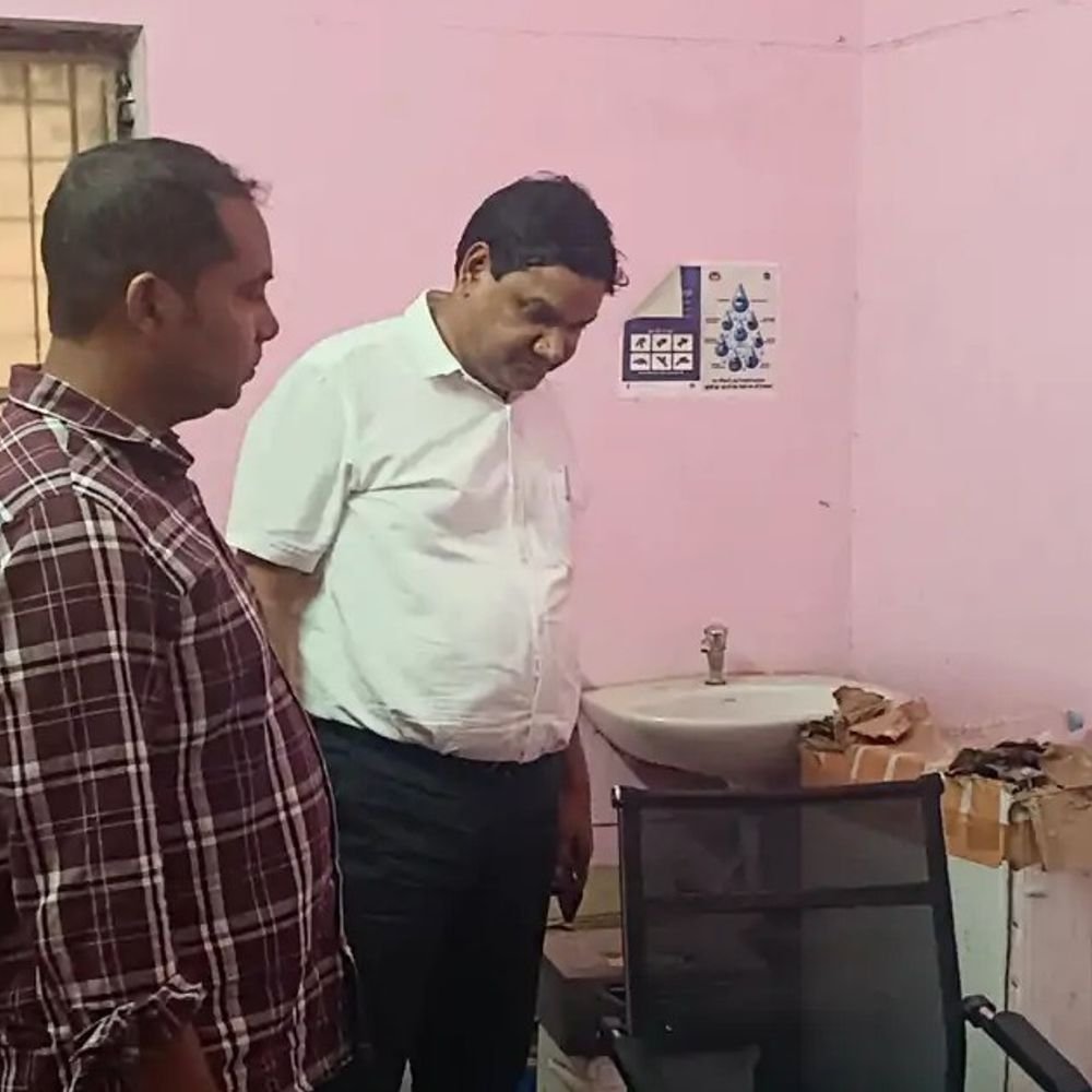 बस्ती में दिव्यांग प्रमाण-पत्रों में फर्जीवाड़े का संदेह,5 आवेदन पकड़े:सीएमओ की मुहर-हस्ताक्षर वाले 5 सर्टिफिकेट संदिग्ध, जवाब न देने पर होगी FIR