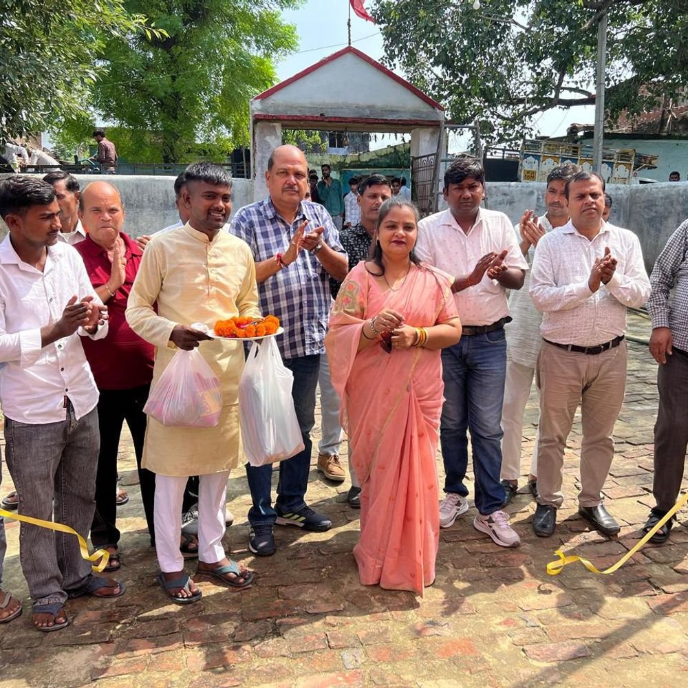 नवाबगंज में श्रीमद्भागवत कथा:कलश यात्रा के बाद श्रद्धालु बोले- जीवन में सकारात्मक ऊर्जा का होगा संचार