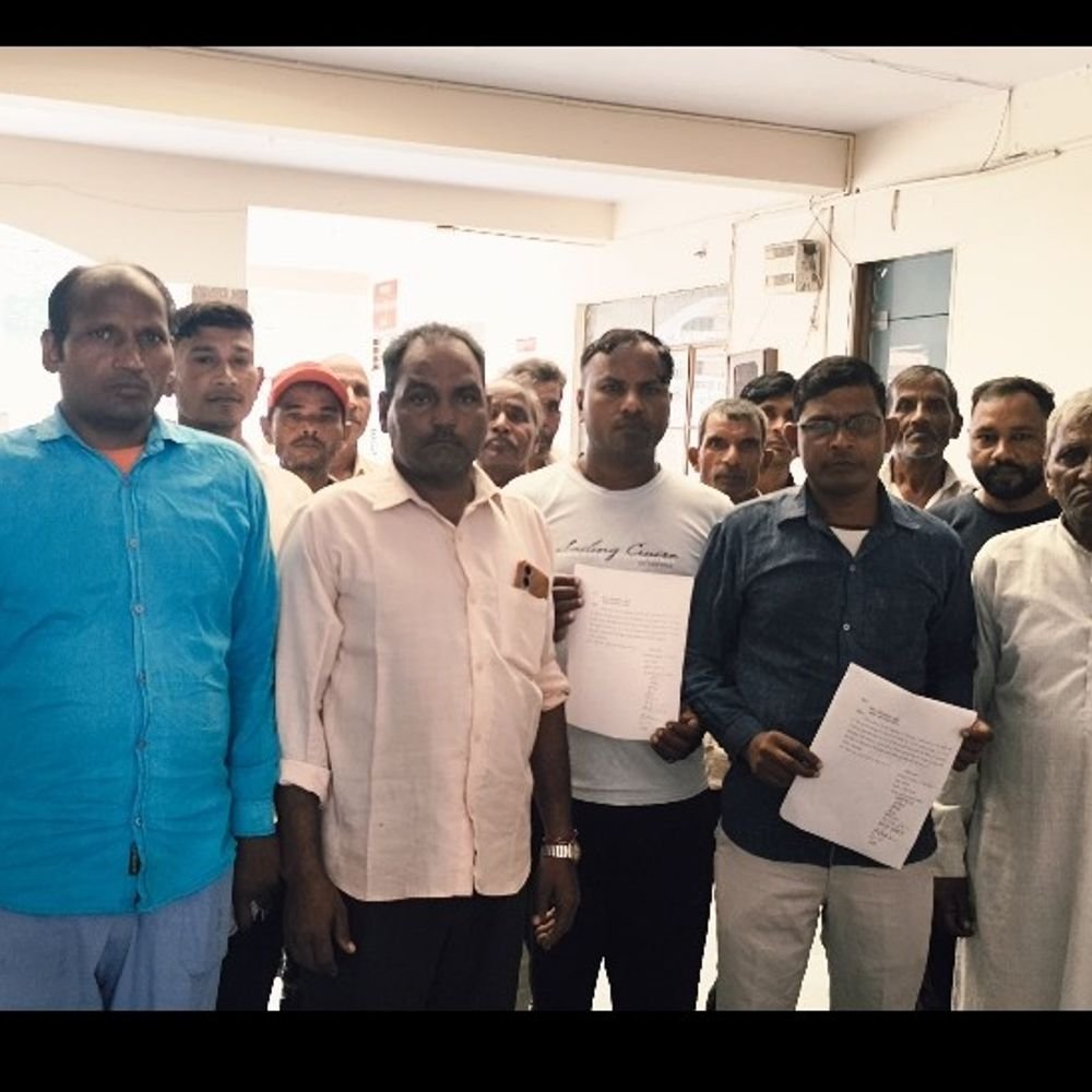 जल निकासी नहीं होने से घरों के आसपास भरा पानी:शामली में ग्रामीणों ने SDM से लगाई गुहार, नाली बनाने की मांग